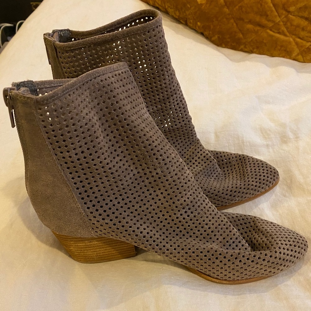 Jeffrey Campbell jenelle bootie taupe wood heel